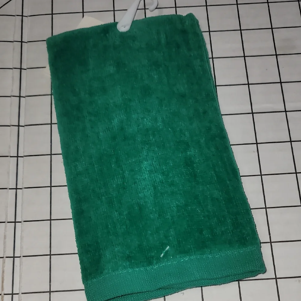 Green Finger‎ Tip Towel with Red Poinsettia Floral Design